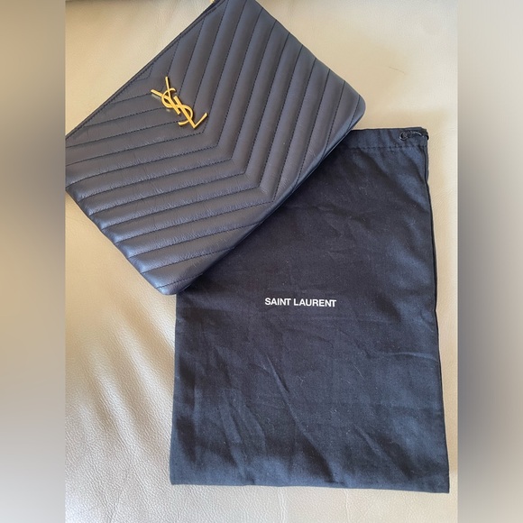 * SOLD* AUTHENTIC SAINT LAURENT YSL CASSANDRE POUCH IN QUILTED LEATHER - Picture 9 of 13